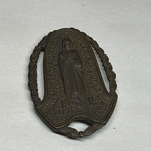Jewelry - Old Catholic medallion scarf clip fur clip